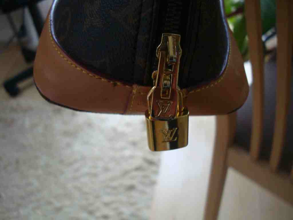 Handbags & Bags - Louis Vuitton Monogram Handbag - Made in France was sold for R800.00 on 17 Apr ...
