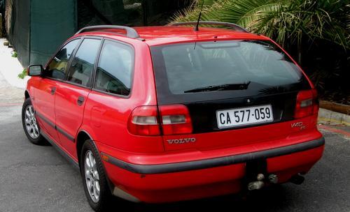 volvo sw. VOLVO V40 2.0 SW. FANTASTIC CONDITION. GOOD RUNNER, CLEAN AND NEAT.