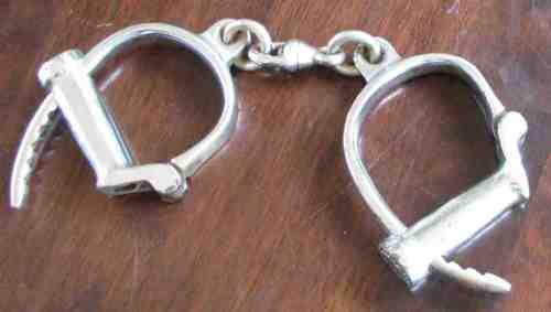 Hiatt Handcuffs