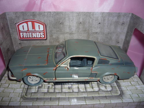 This diecast model 1967 FORD MUSTANG Old Friends features opening doors and