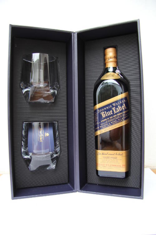 Whisky - Johnnie Walker Blue Label 750ml and 2 Christal